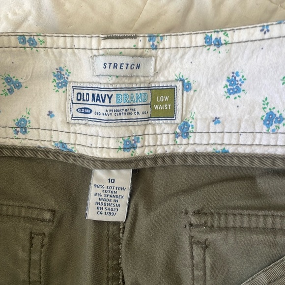 Old Navy low waist chino pants size 10 - Picture 2 of 10